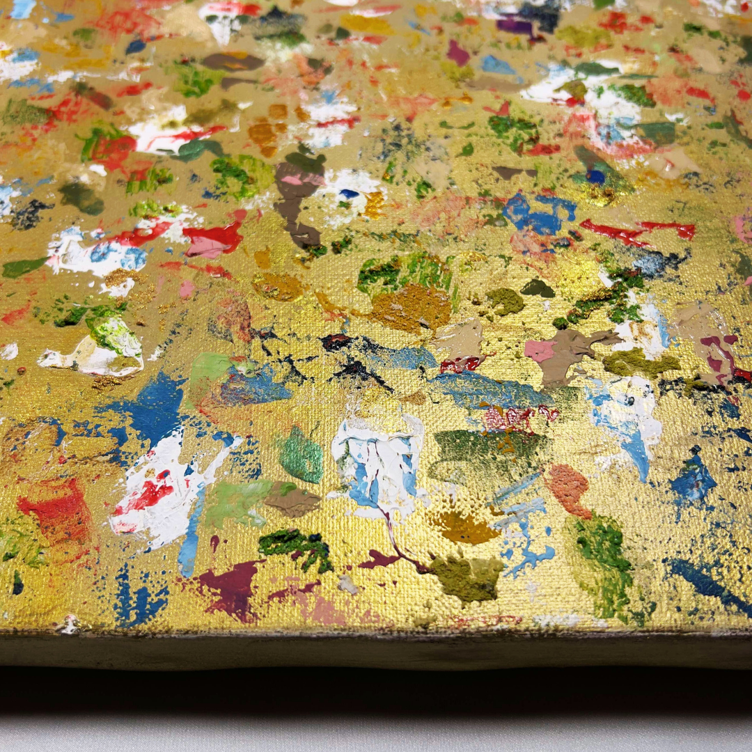 vivi & vela close-up of 'bloom kyoto': detailed view of intricate textures and layered colors on a metallic gold foundation.