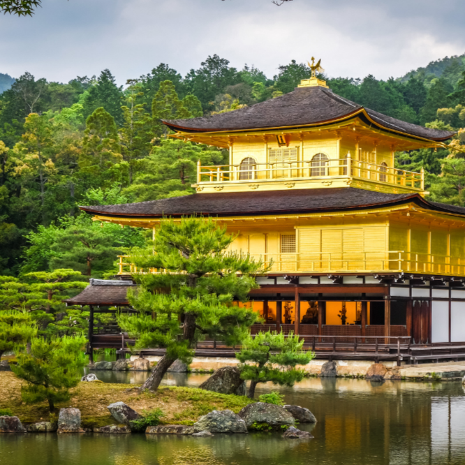 vivi & vela bloom Kyoto inspiration - Kinkakuji Temple surrounded by greenery and a reflective pond